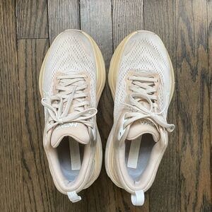 Hoka Women's Bondi 8 size 6 shifting sand